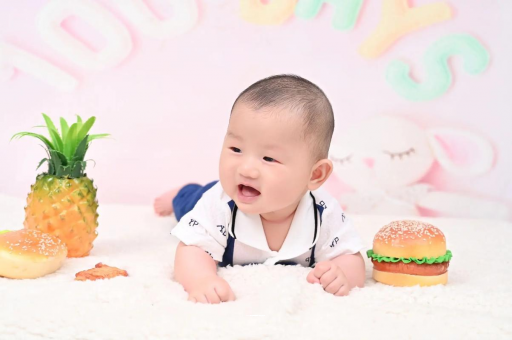 浚县宝宝在妈妈肚子里